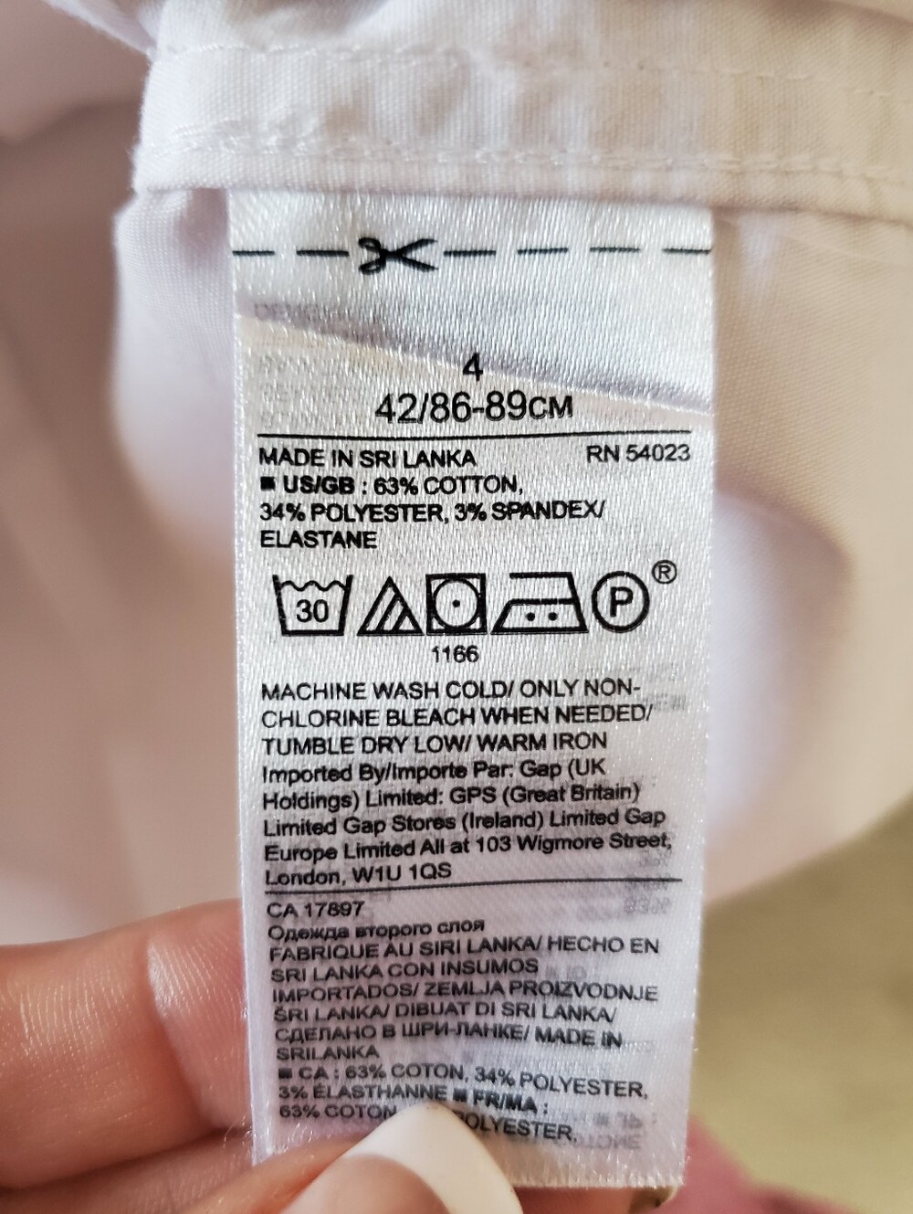 Banana Republic "RileyII" Shirt Designed to Create a Tailored Silhoutte (Size 6) - Picture 16 of 16